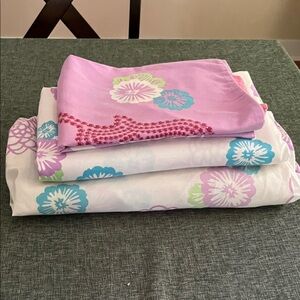 Floral Pink and White twin size Bedding Set